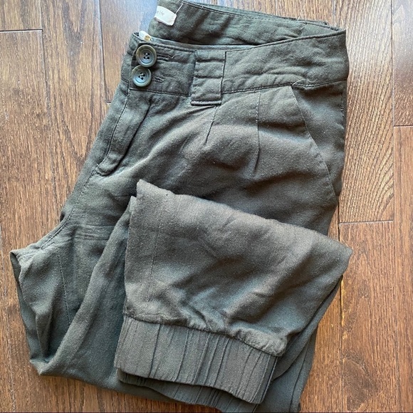 💥3/$25💥 Lightweight Army/Olive Green Capri Pant - Picture 1 of 5